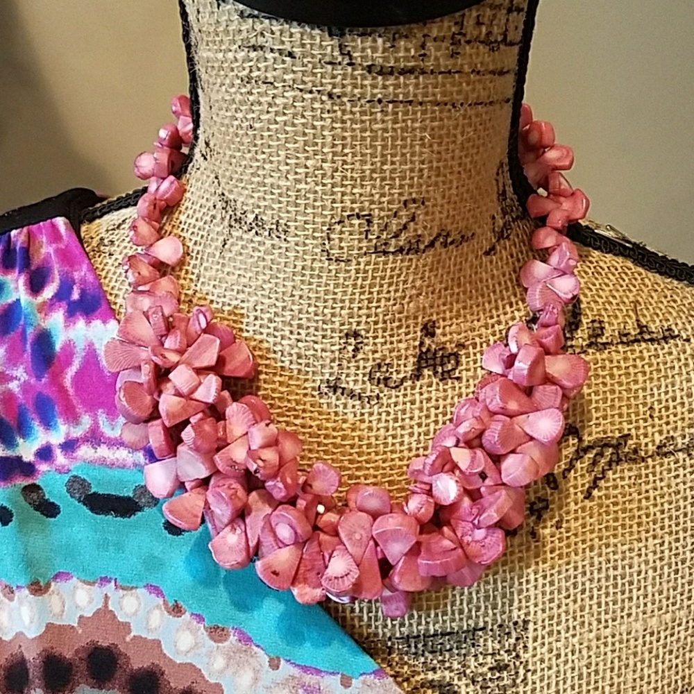 Boutique Necklace NWOT